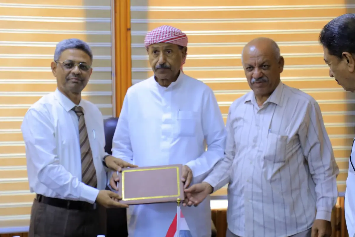 الوكيل بارباع يرعى اتفاقية تعاون وعمل مشترك بين صندوق النظافة والتحسين وحي الوحدة الأوسط – الخطاب بسيئون