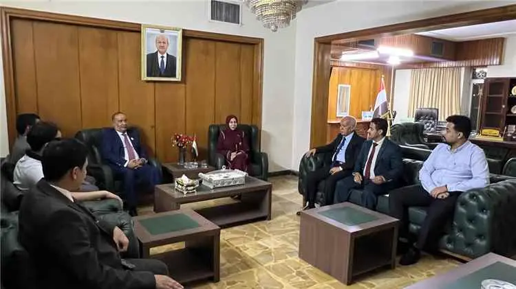 وزيرة الخارجية تبحث مع قيادات الجالية اليمنية في العراق أوضاع المغتربين والطلاب وتحدياتهم