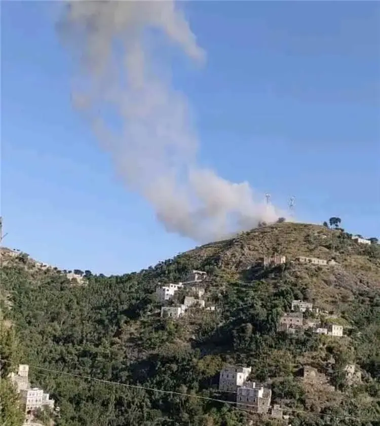 غارات جوية تستهدف مواقع ومنصات صواريخ حوثية في مطار تعز ومحيطه