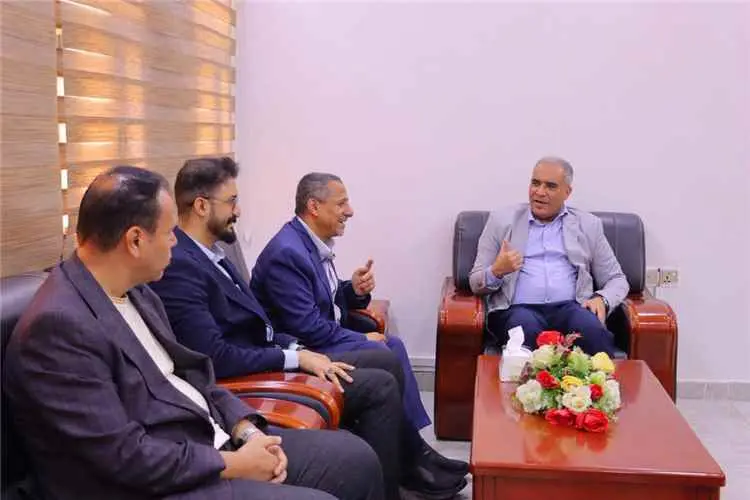 وزير التربية والتعليم يبحث مع رئيس مجلس إدارة مجمو...