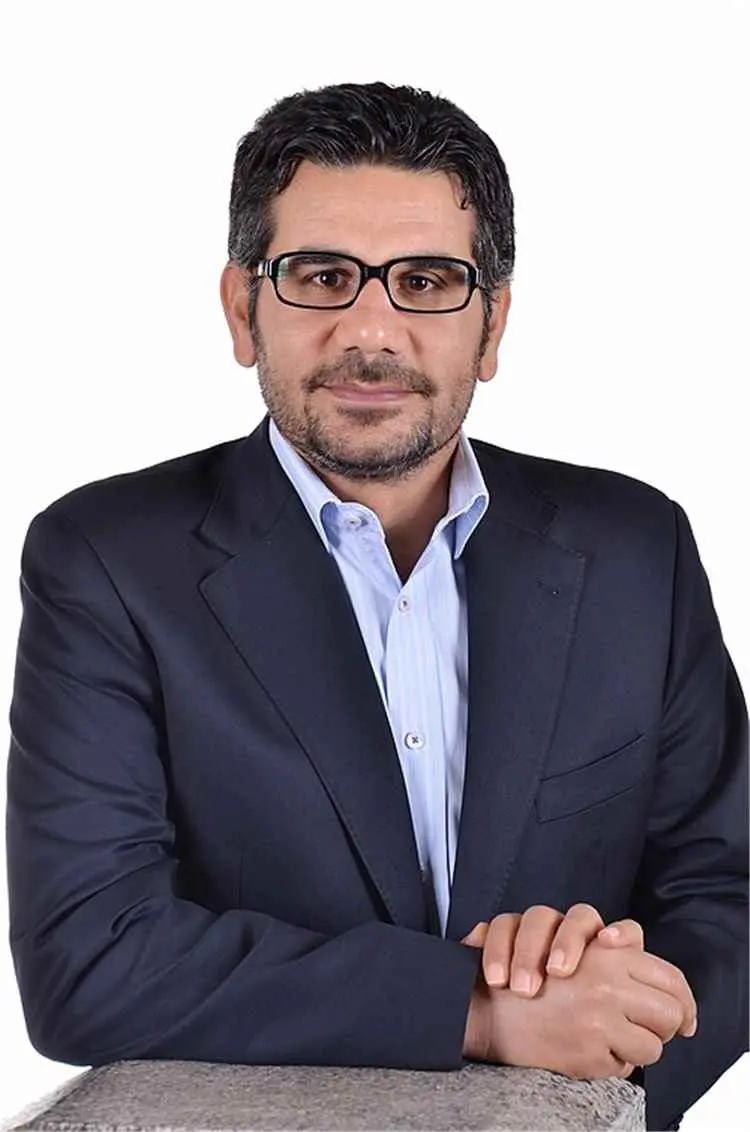 كاتب سوري: إيران تستخدم الحوثيين لخنق باب المندب و...