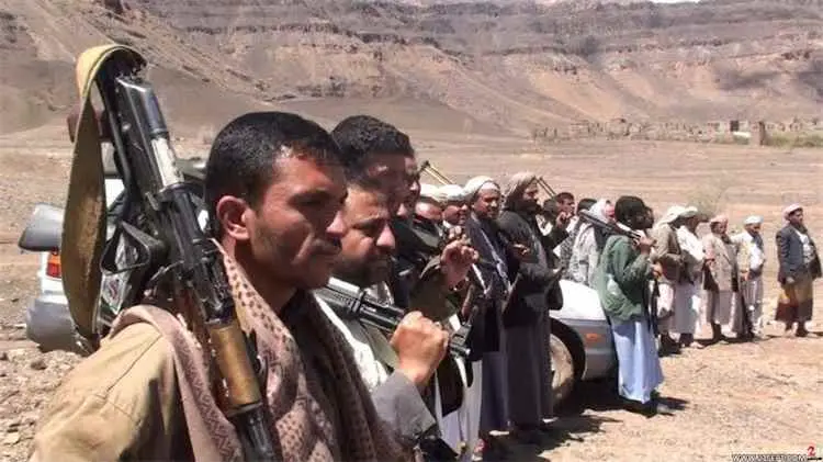 حشود قبلية كبيرة في خولان بصنعاء احتجاجاً على انتهاكات ميليشيا الحوثي بحق مشايخ القبائل