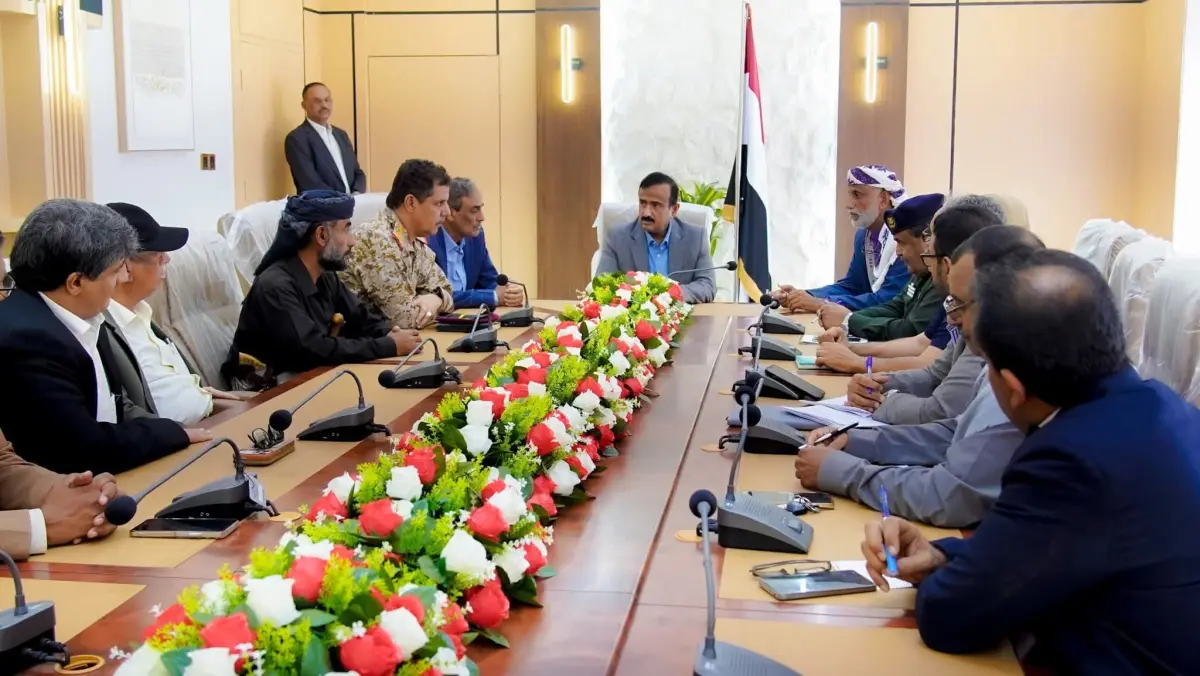 محافظ شبوة يشيد بالتضامن  الواسع مع المحافظة ويثمّ...