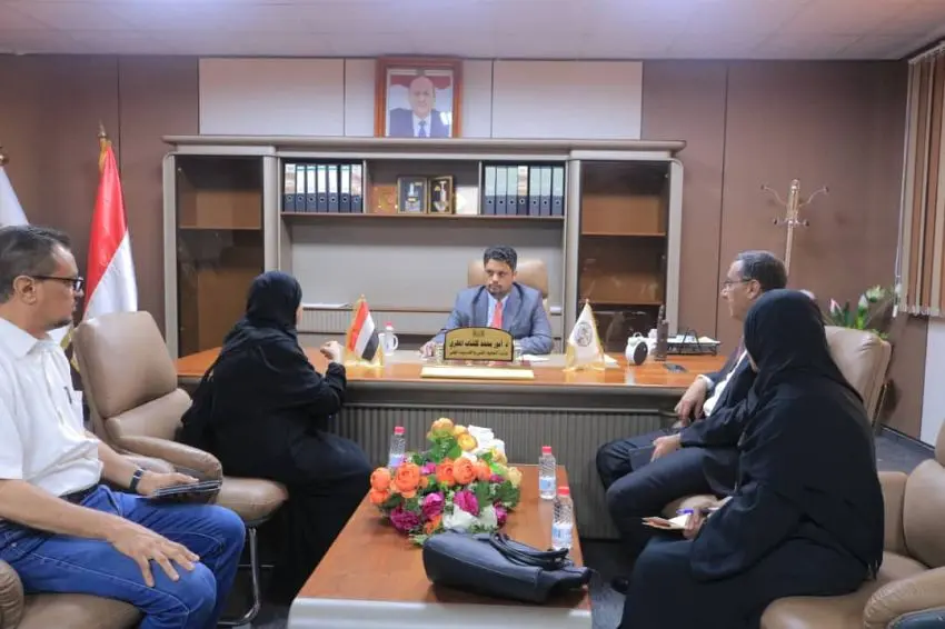 وزير التعليم الفني يوجّه بقبول الناجين من الألغام في المعاهد المهنية بعدن وأبين ولحج