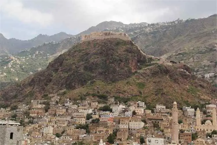 الأمم المتحدة تحذّر من كارثة إنسانية في تعز.. نقص الغذاء والوقود يهدد حياة الملايين