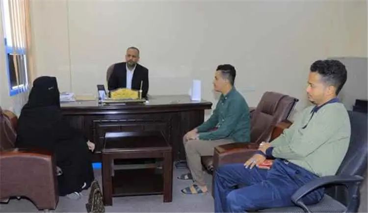 الوكيل باعلوي يبحث تعزيز الشراكة مع "الأسرة السعيدة" و"انفراديف" بالمكلا