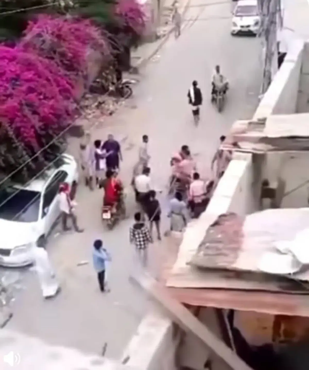 قصف صاروخي حوثي يصيب 6 مدنيين في صينة ومعارك عنيفة...