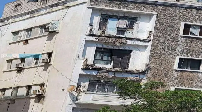 المعلا تنجو من كارثة :انهيار بلكونتين في عمارة الح...