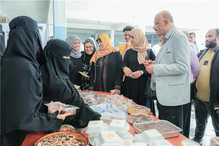 كليتا الطب وطب الأسنان بجامعة عدن تنظمان طبقاً خير...