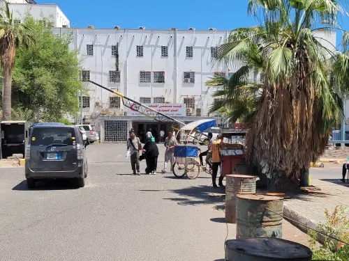 مستشفى الجمهورية بعدن يعلن عن رغبته بالتعاقد مع 117 ممرضًا برواتب مجزية
