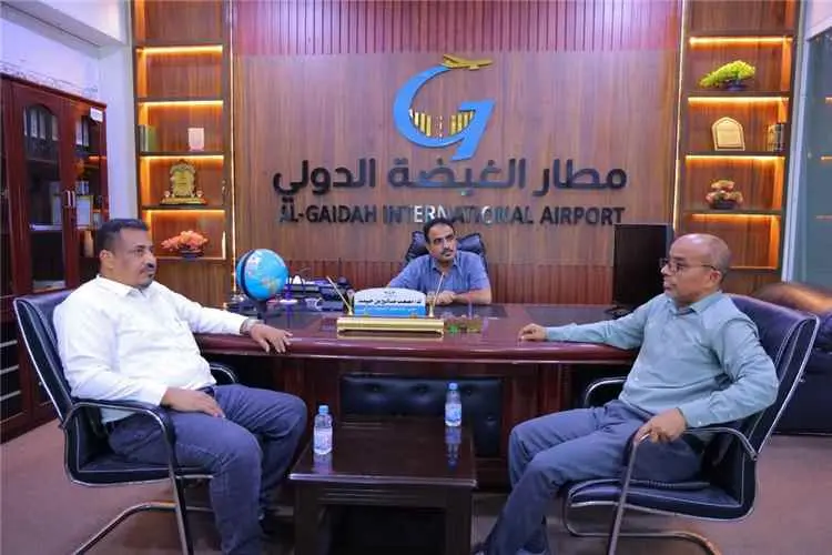 مطار الغيضة الدولي ومكتب الصحة بالمهرة يبحثان تعزي...