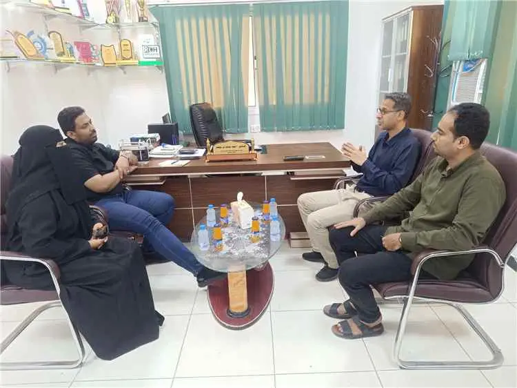 الدكتور بن نويصر يناقش مع مدير عام مكتب الشؤون الا...
