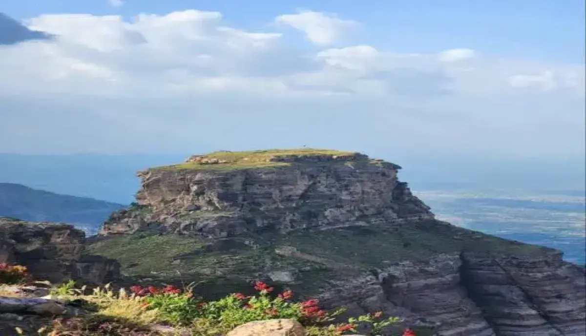 اسرار | جريمة بشعة تهز ريف تعز: مسلحو الحوثي يقتحم...