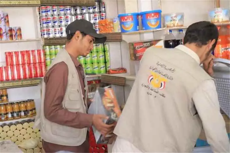 مكتب الصناعة والتجارة بمحافظة مأرب ينفذ نزول ميداني ورقابة على المحلات التجارية