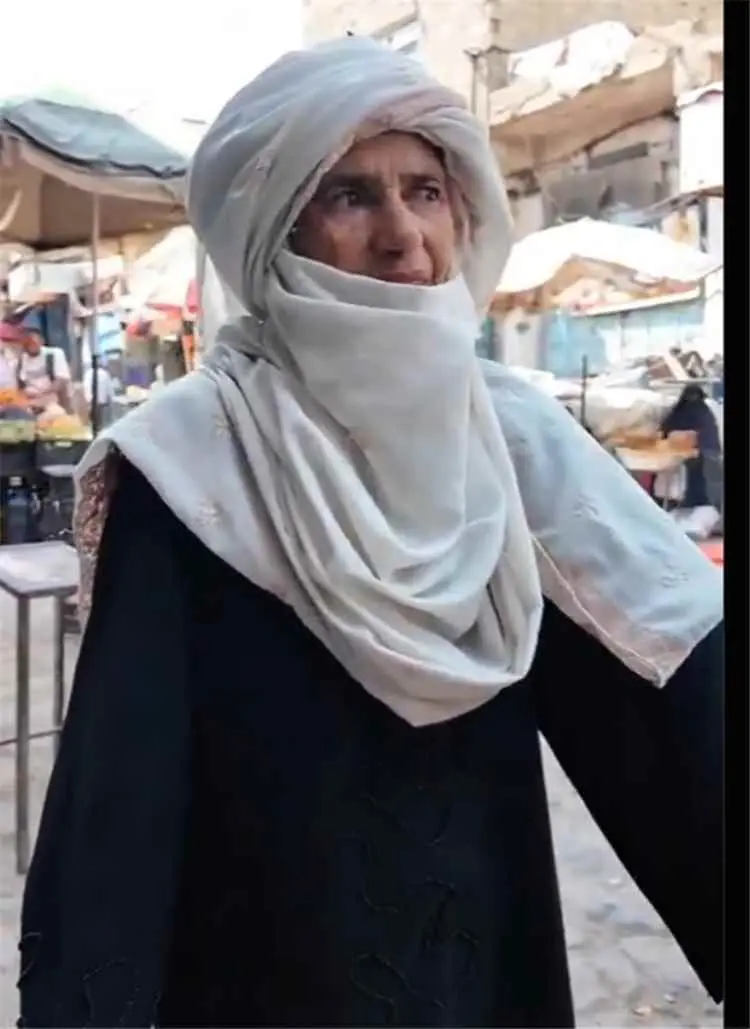 شاموت شهيد.. صيحة عفوية تجسد صمود عجوز تعزية في وج...