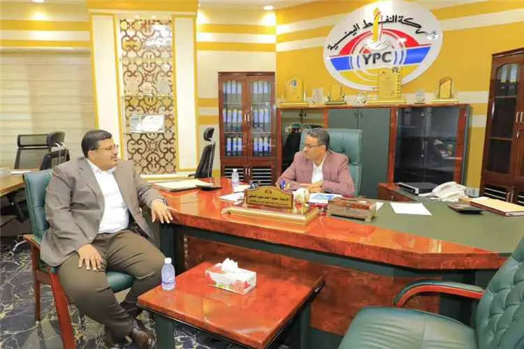 الوكيل باحريش يناقش مع قيادة شركة النفط بساحل حضرموت سير العمل والخطط التطويرية والوضع التمويني