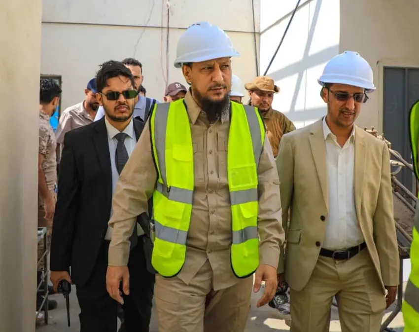 محافظ عدن يتفقد مشروع إدارة البحث الجنائي بخورمكسر ويوجه بتطوير المنشآت الأمنية
