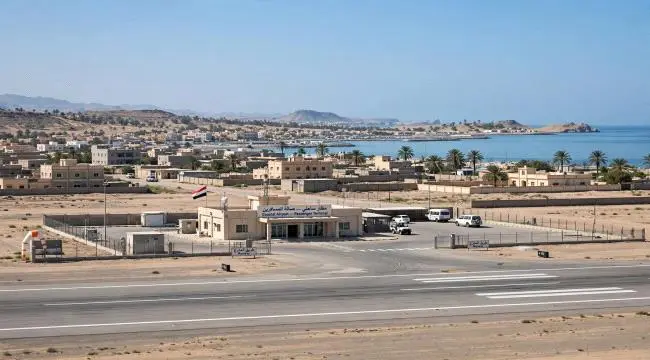 عاجل | هجوم حوثي بطائرات مسيّرة يستهدف مطار الريان...