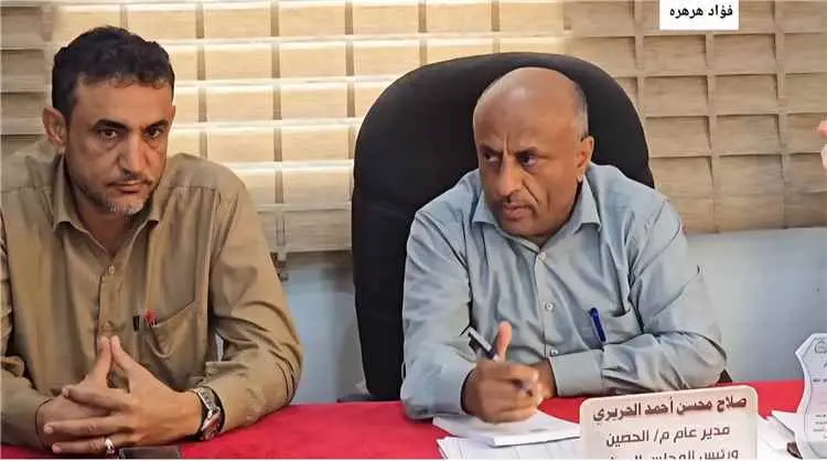 مدير عام الحصين يناقش مع إدارة معمل خلة للخياطة وا...