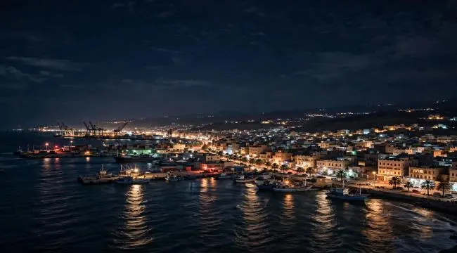 عاجل | المضادات الأرضية تتصدى مجددًا لمسيّرات حوثي...