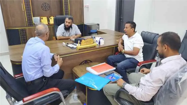 مدير عام التواهي يلتقي هيئة الآثار بعدن لبحث سبل ترميم المباني التاريخية والحفاظ على الإرث الحضاري للمديرية