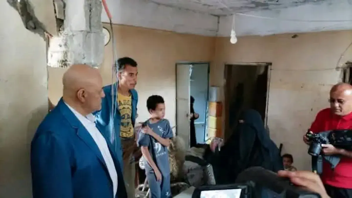 توجيهات رئاسية بإعادة بناء منزل استهدفه الحوثيون و...