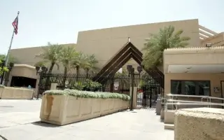 الولايات المتحدة تأمر موظفيها "غير الأساسيين" وعائ...