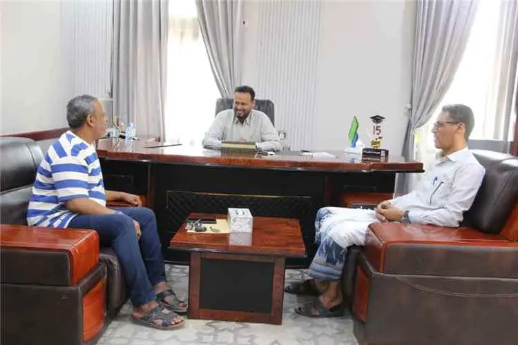 مدير تربية ساحل حضرموت يشيد بدعم فرع شركة النفط اليمنية بالساحل لدائرة الصحة المدرسية بالمحافظة
