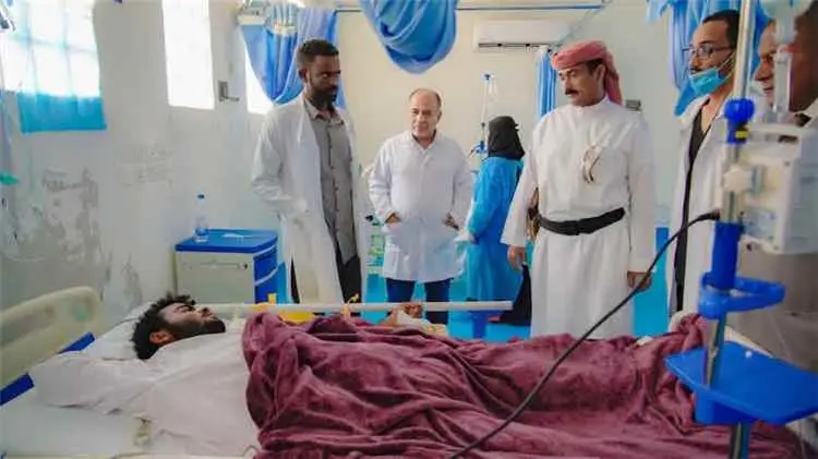رسائل وفاء من قلب المستشفى.. بن الوزير لأسر الجرحى...