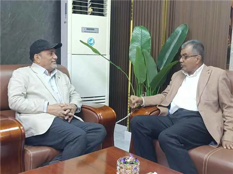 مدير عام المعلا يلتقي نائب وزير الصناعة والتجارة لبحث تعزيز الرقابة على الأسواق وتنظيم النشاط التجاري
