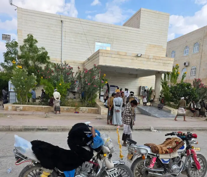 وصول عدد من جرحى المقاومة الجنوبية لمستشفى بن زايد...