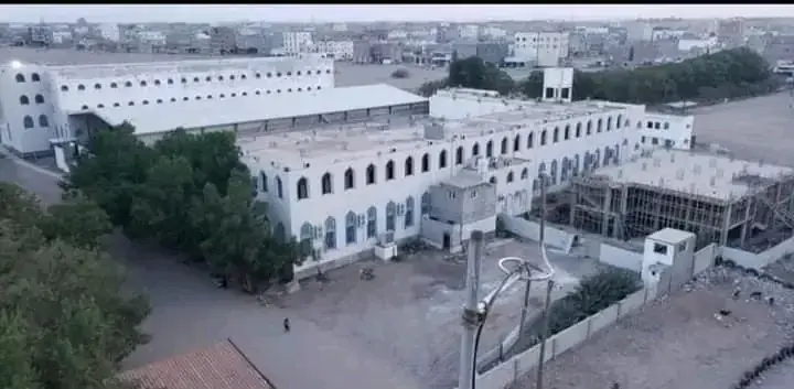 لحج.. إخلاء دار الحديث السلفية في الفيوش من الطلاب والساكنين