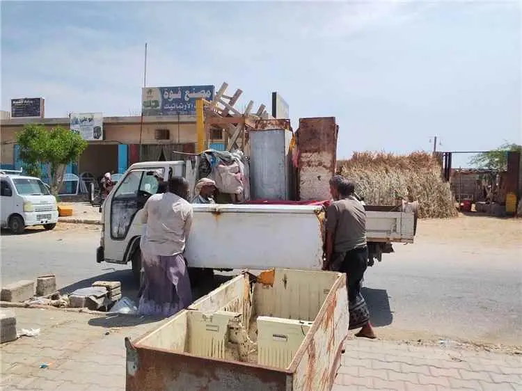 حملة لإزالة البسطات من الشوارع والتقاطعات في أحياء...