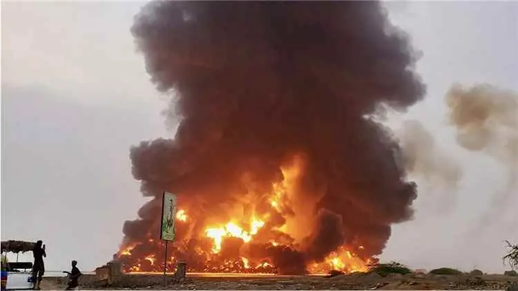 دوي انفجار عنيف يهز مديرية الجراحي بالحديدة وسط اس...