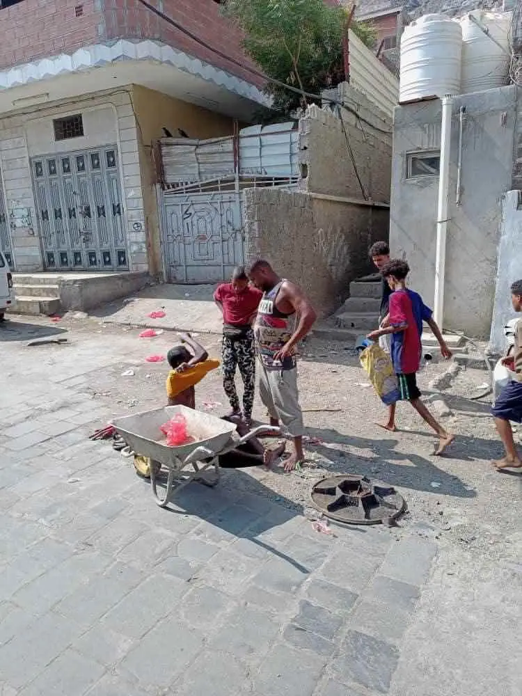 ادارة الصرف الصحي بالتواهي تستمر بالحملة الشاملة ل...