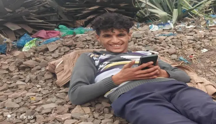 الحوثي يختطف طفل في سامع فوق طقم أثناء لعبه كرة ال...