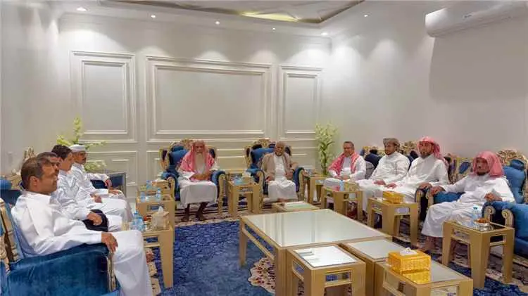 بحضور مدير عام مصلحة شؤون القبائل .. لقاء تشاوري حضرمي بالرياض يدين الهجمات الحوثية ويؤكد وحدة الصف