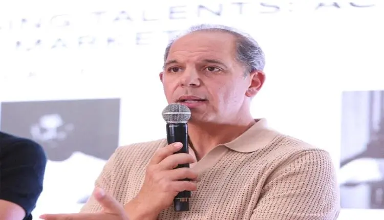 المخرج رامي إمام يكشف حقيقة تقديم فيلم وثائقي عن و...