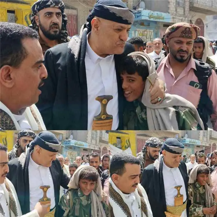 محافظ تعز يتقدم موكب تشييع جثامين 18 شهيداً.. ويؤك...