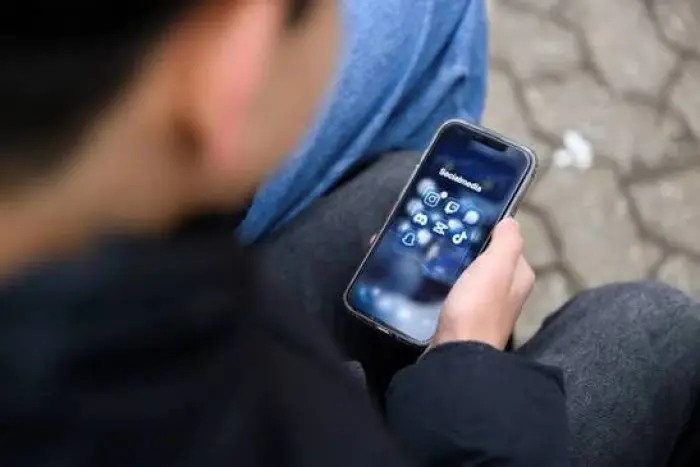 اليونان تحظر وسائل التواصل الاجتماعي للقصّر دون 15 عاما