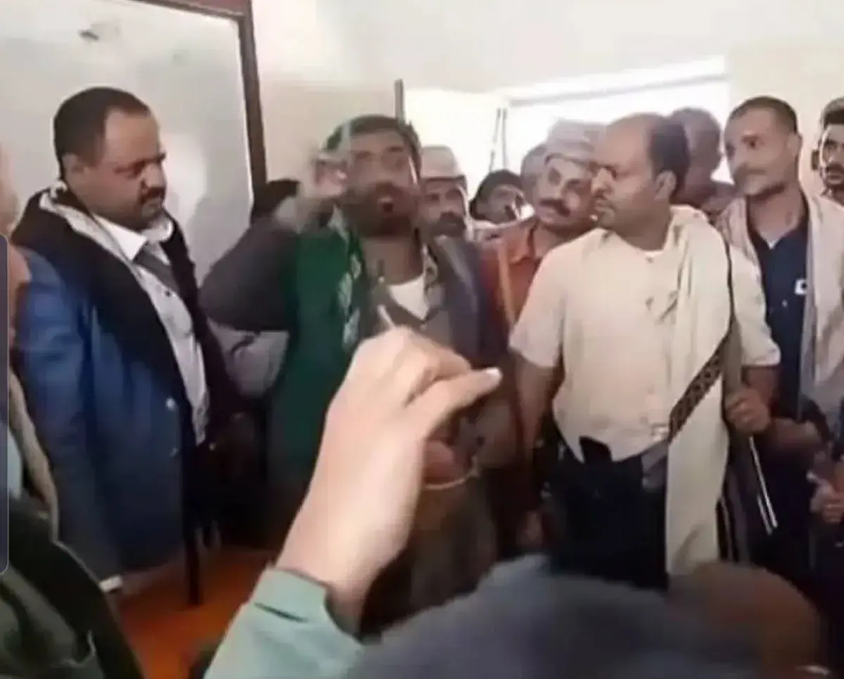 عصابة الحوثي تفشل في إعادة انتظام العملية التعليمي...