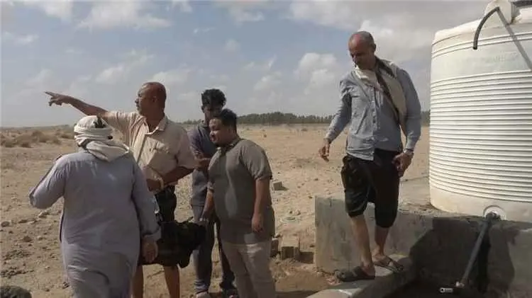 محافظ لحج يوجه بتسريع الاستجابة لأزمة النزوح والطوارئ الإنسانية تبدأ إجراءات استلام موقع مخيم إنساني بوهط تبن - عتيرة