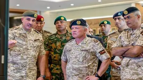 ملك الأردن عبد الله الثاني يزور المصابين في الهجوم...