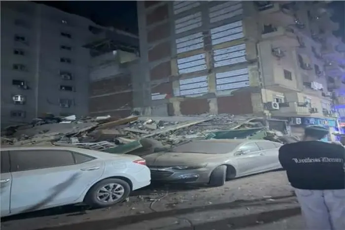 مصر: انهيار عقار سكني على سيارات في طنطا