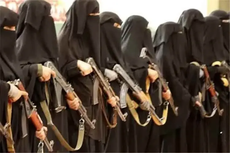 تقارير عن تسلل 60 مسلحًا حوثيًا إلى الساحل القريب...