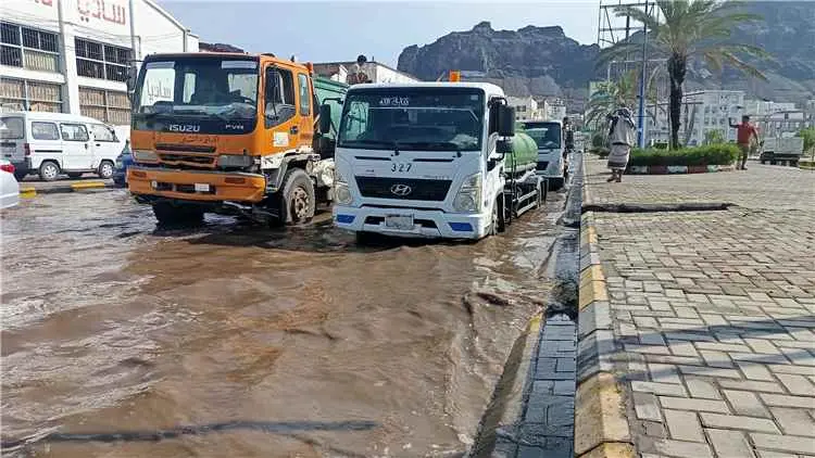صندوق النظافة والتحسين بعدن يكثّف جهوده الميدانية...
