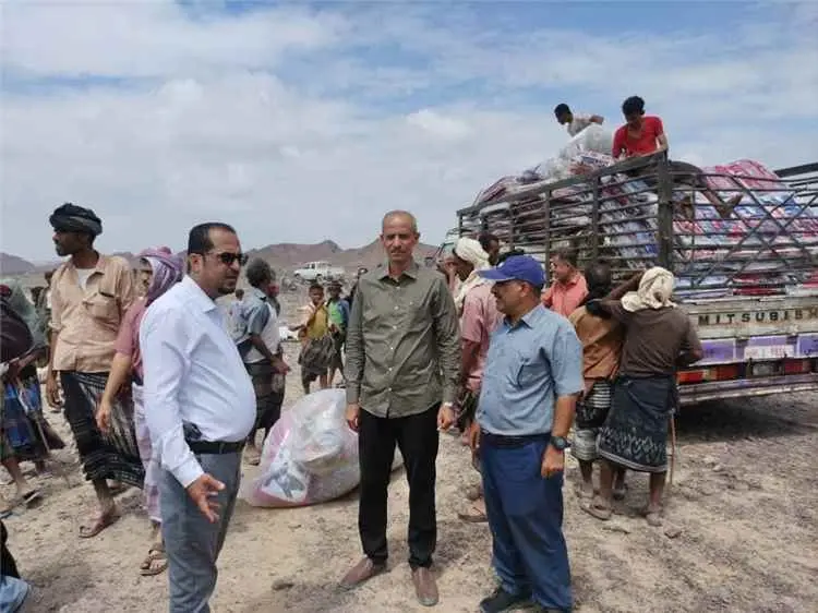 تسيير قافلة إغاثية غذائية وإيوائية للنازحين في واد...