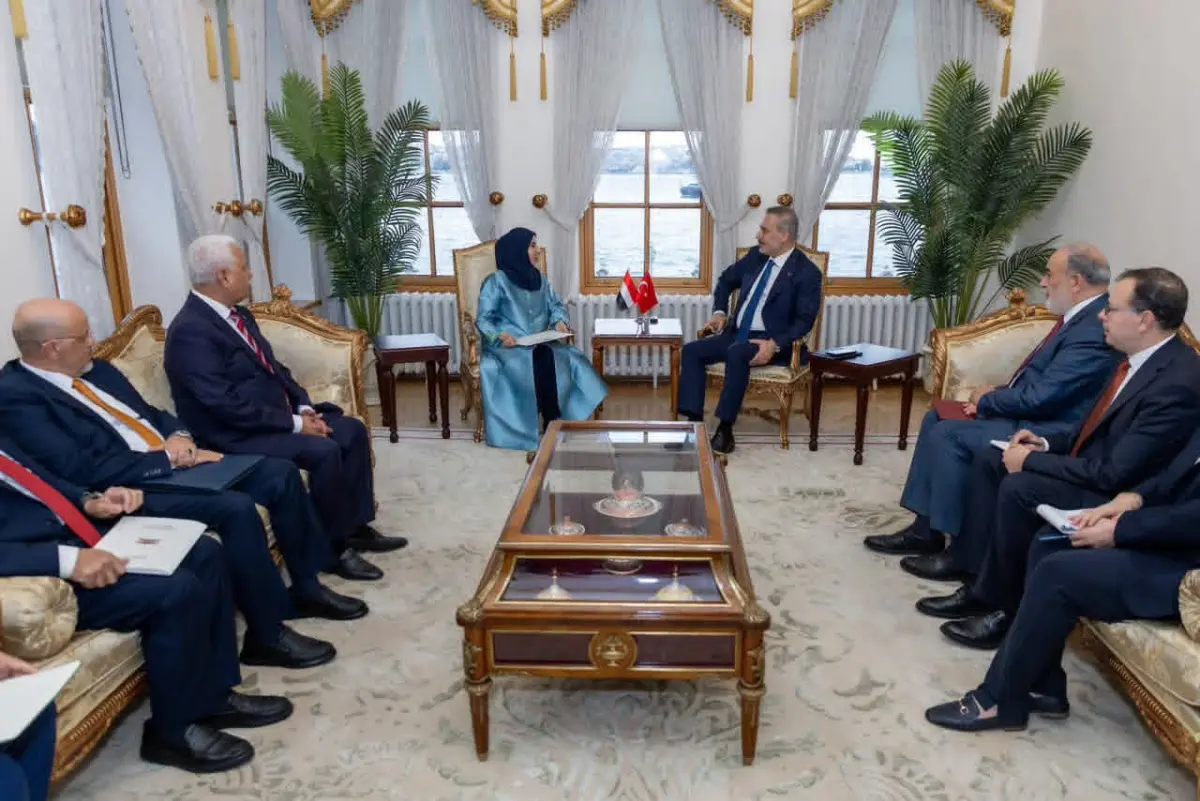 وزيرة الخارجية تبحث مع نظيرها التركي تعزيز العلاقا...
