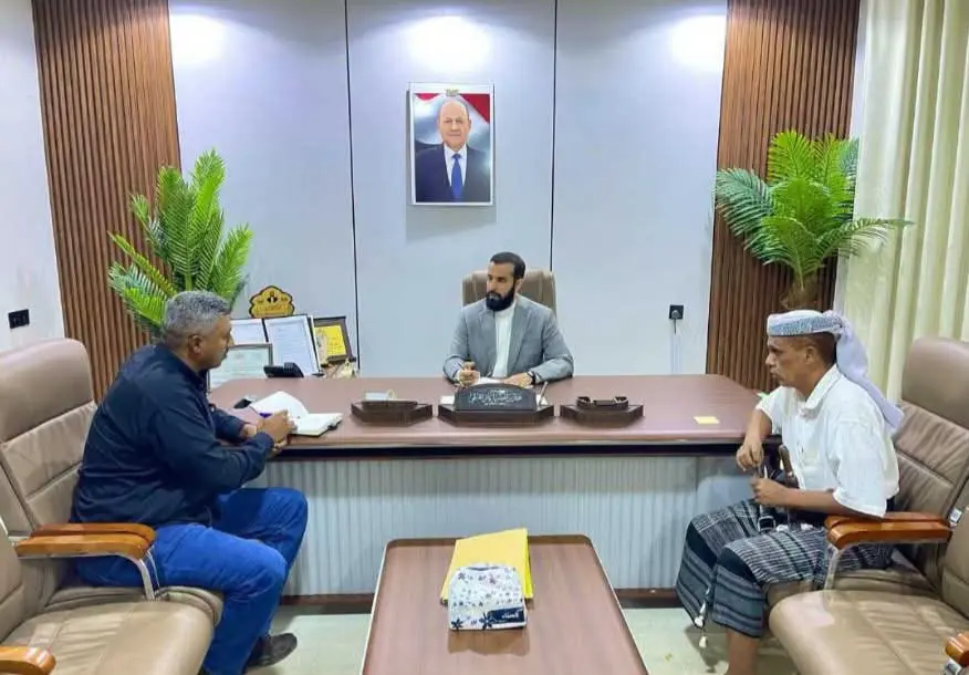 محافظ أبين يلتقي مديري عموم لودر والوضيع ويشدد على...