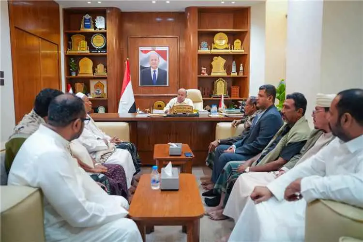 الخنبشي يلتقي أسرة الفقيد أحمد الكثيري وعدد من الش...